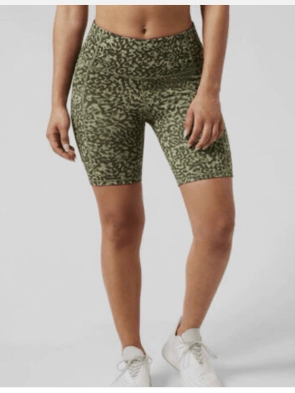 Athleta ultimate stash ll 7’shorts